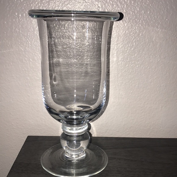 CLEAR GLASS CANDLE HOLDER. - Picture 2 of 3